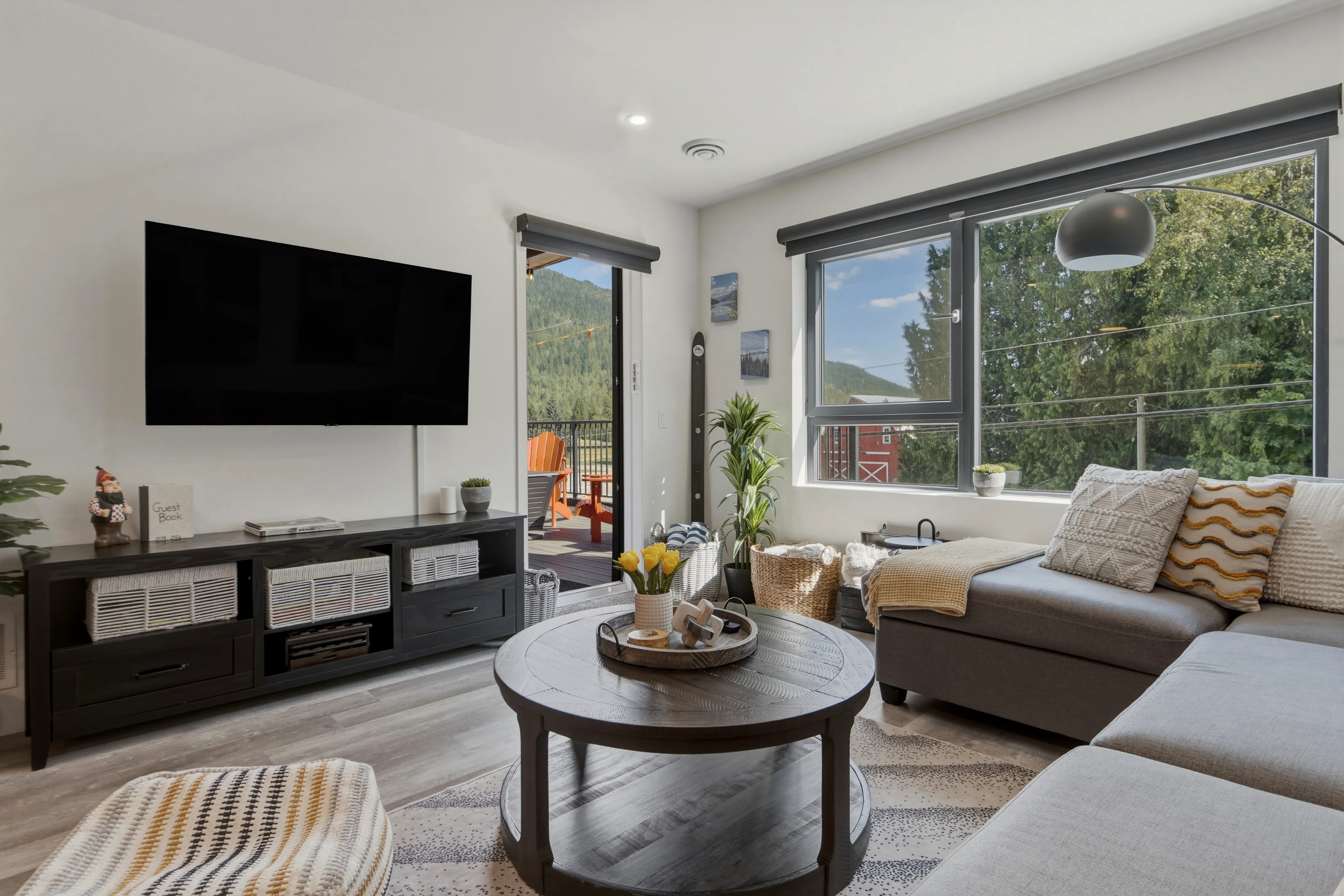 Selkirk Staytion featured view